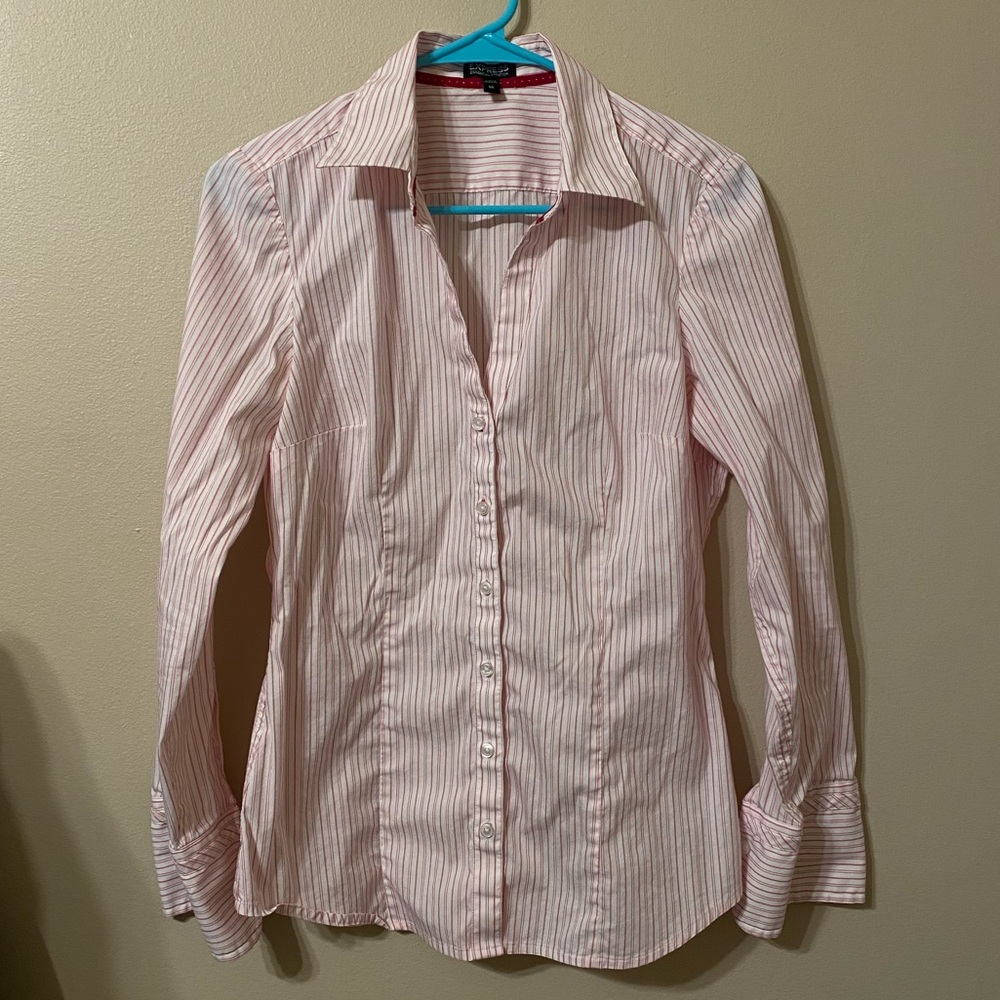 SOLD 🍎 white & red striped button down shirt, size M